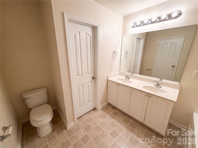 1131 Jordans Pond Lane, Charlotte, NC 28214
