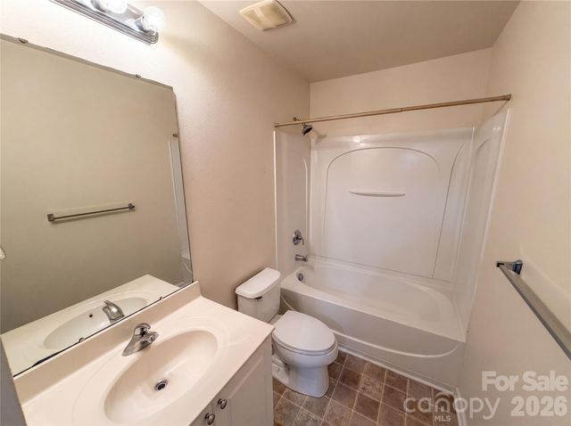 1131 Jordans Pond Lane, Charlotte, NC 28214