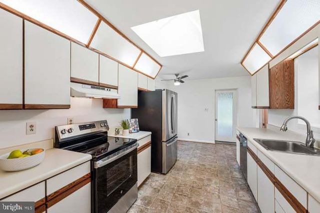 2718 PIONEER LN, Falls Church, VA 22043