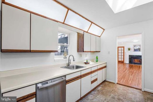2718 PIONEER LN, Falls Church, VA 22043