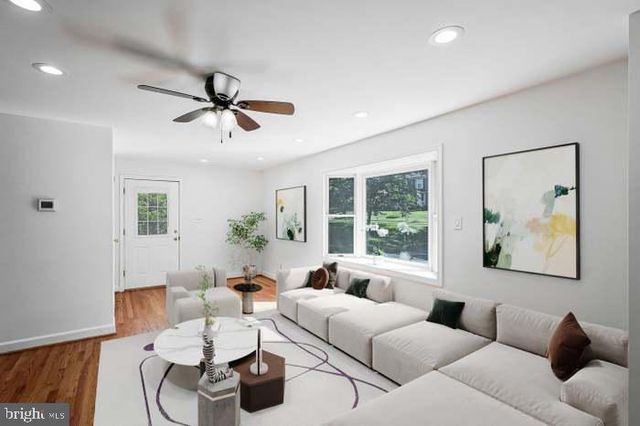 2718 PIONEER LN, Falls Church, VA 22043