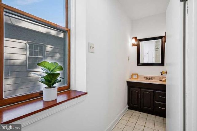 2718 PIONEER LN, Falls Church, VA 22043