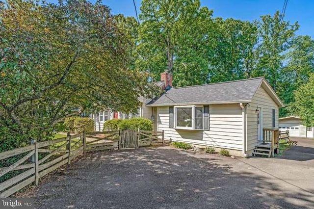 2718 PIONEER LN, Falls Church, VA 22043