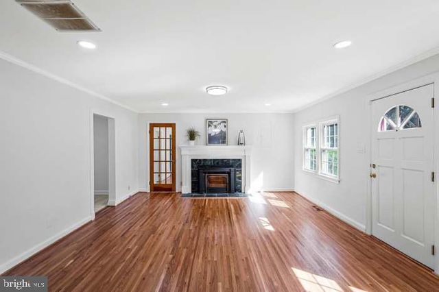 2718 PIONEER LN, Falls Church, VA 22043