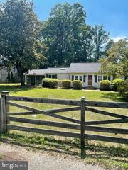 2718 PIONEER LN, Falls Church, VA 22043