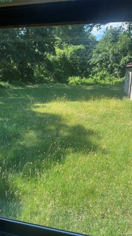 718 W Baker Road, Highland, MI 48357