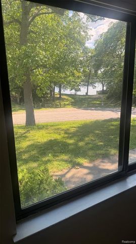 718 W Baker Road, Highland, MI 48357