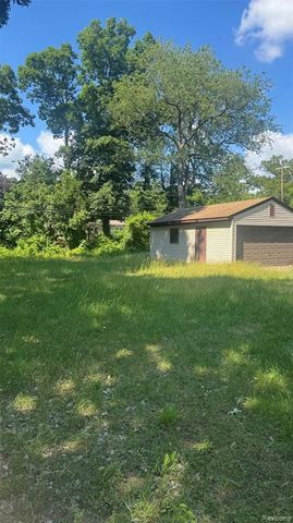 718 W Baker Road, Highland, MI 48357