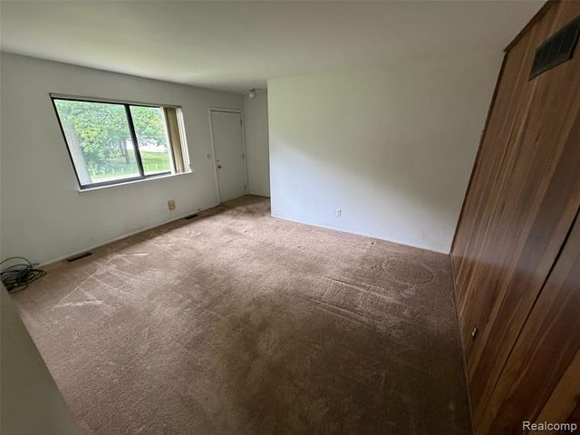 718 W Baker Road, Highland, MI 48357