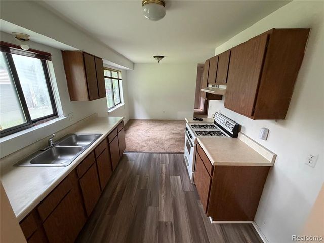 718 W Baker Road, Highland, MI 48357