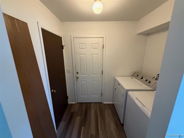 718 W Baker Road, Highland, MI 48357