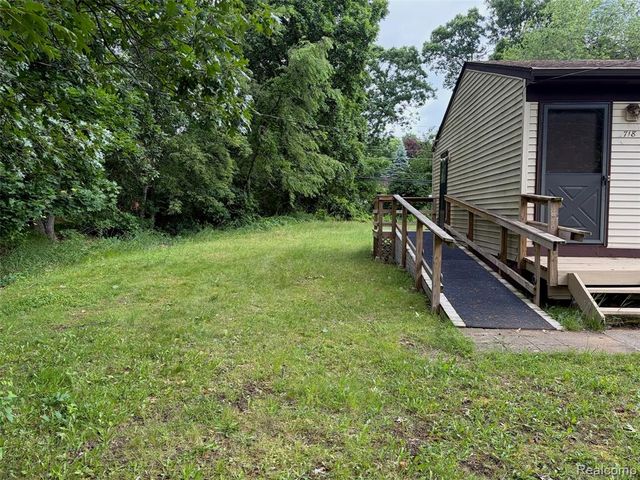 718 W Baker Road, Highland, MI 48357