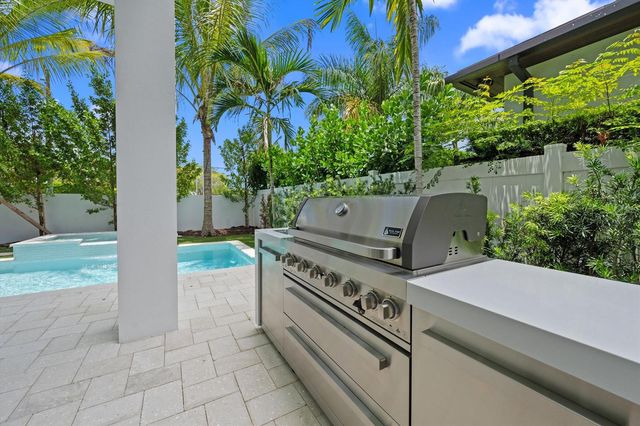 291 Summa Street, West Palm Beach, FL 33405
