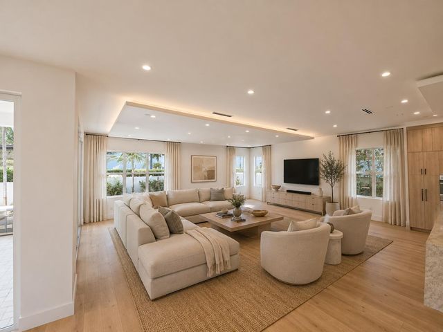 291 Summa Street, West Palm Beach, FL 33405