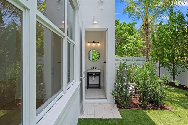 291 Summa Street, West Palm Beach, FL 33405