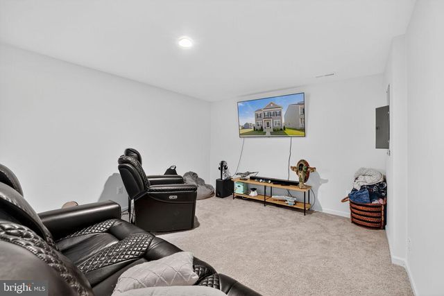246 NEWBURY ST, Charles Town, WV 25414