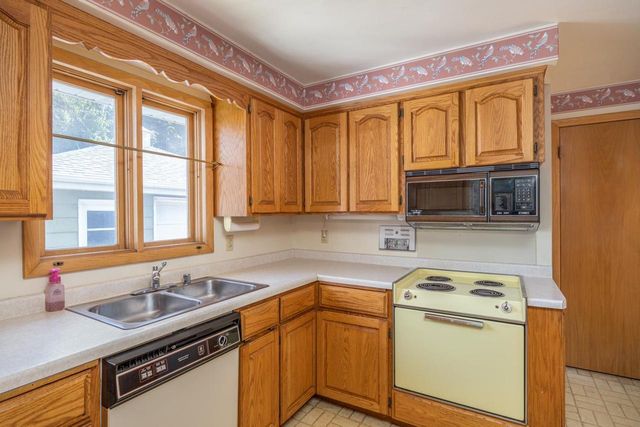 420 W LINDBERGH STREET, Appleton, WI 54911