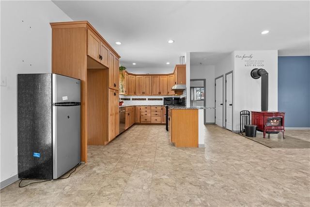 36406 E Old Pink Hill Road, Oak Grove, MO 64075