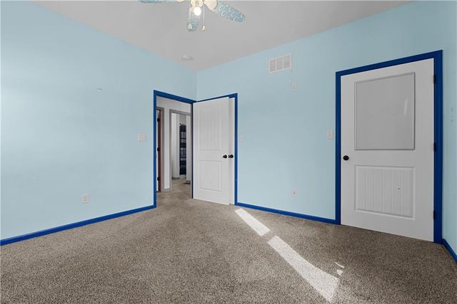 36406 E Old Pink Hill Road, Oak Grove, MO 64075