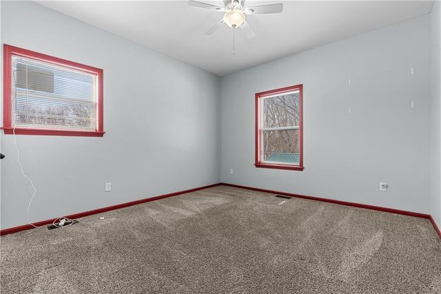 36406 E Old Pink Hill Road, Oak Grove, MO 64075