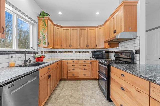 36406 E Old Pink Hill Road, Oak Grove, MO 64075