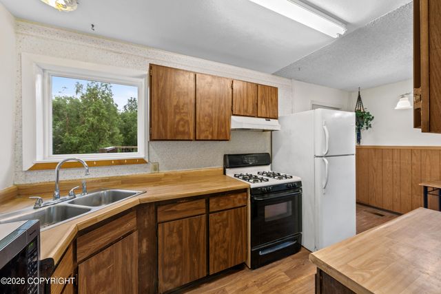688 E Eklutna Avenue, Palmer, AK 99645