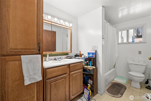 5718 S D Street, Tacoma, WA 98408