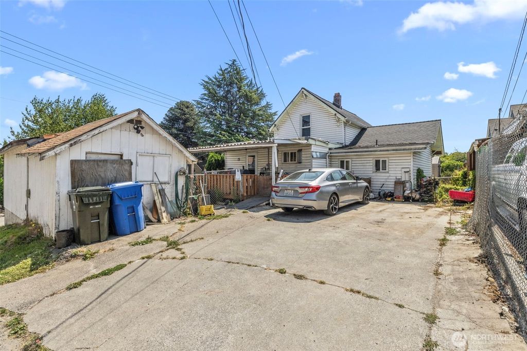 5718 S D Street, Tacoma, WA 98408