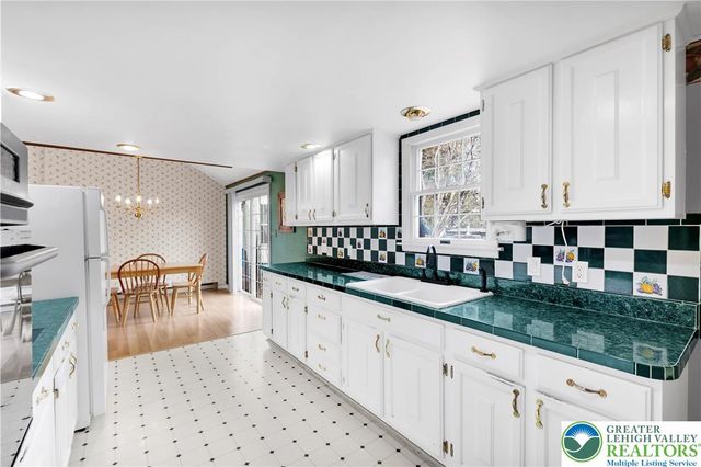 1335 Stonesthrow Road, Lower Saucon Twp, PA 18015