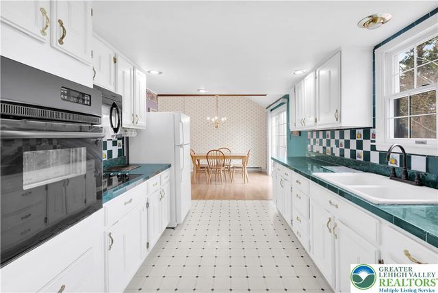 1335 Stonesthrow Road, Lower Saucon Twp, PA 18015