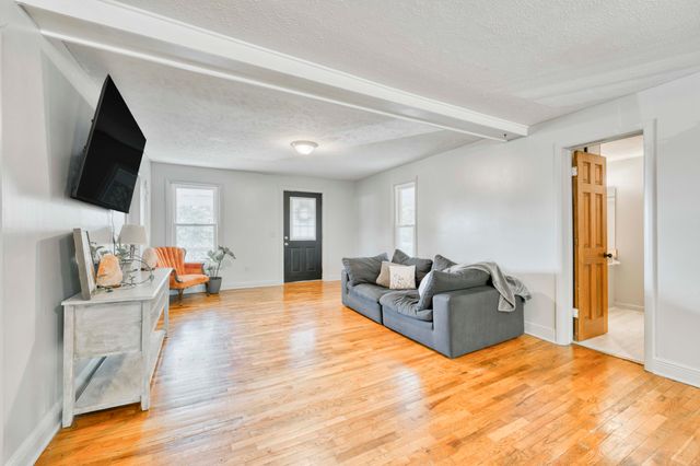 601 South 11th Avenue, Ozark, MO 65721