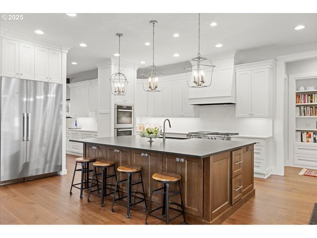 4277 UPPER Dr, Lake Oswego, OR 97035