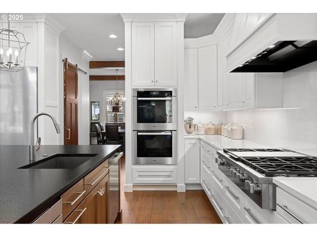 4277 UPPER Dr, Lake Oswego, OR 97035