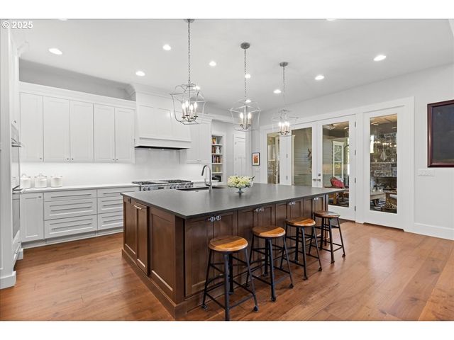 4277 UPPER Dr, Lake Oswego, OR 97035