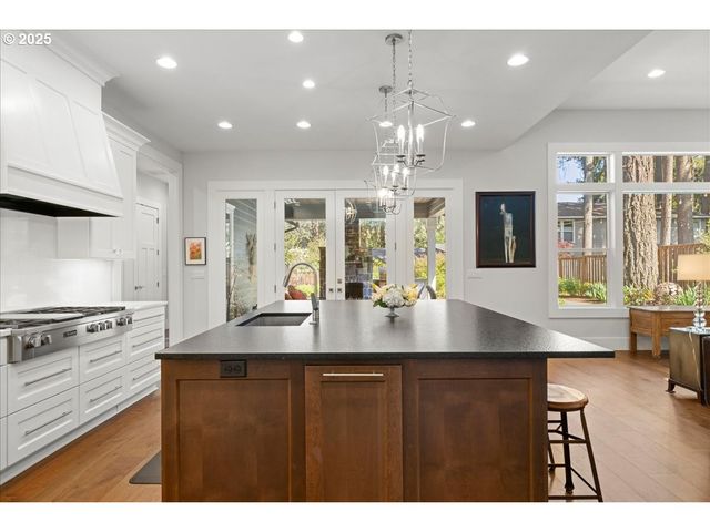4277 UPPER Dr, Lake Oswego, OR 97035