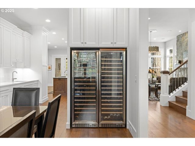 4277 UPPER Dr, Lake Oswego, OR 97035