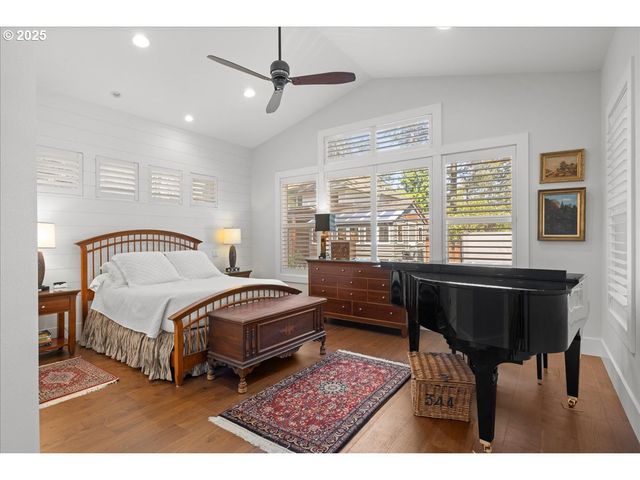 4277 UPPER Dr, Lake Oswego, OR 97035