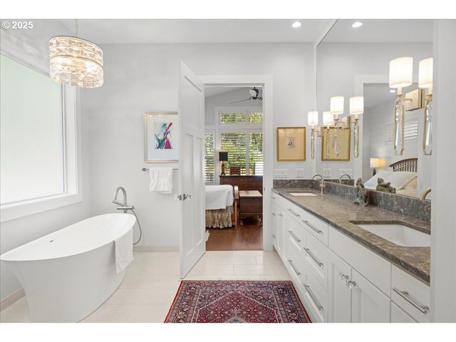4277 UPPER Dr, Lake Oswego, OR 97035