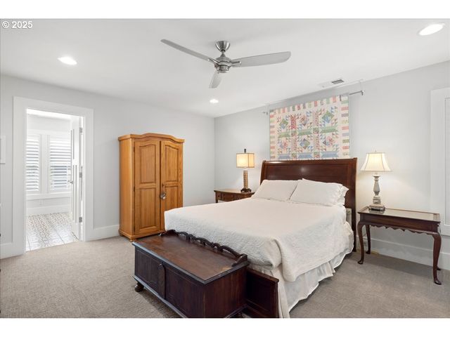 4277 UPPER Dr, Lake Oswego, OR 97035
