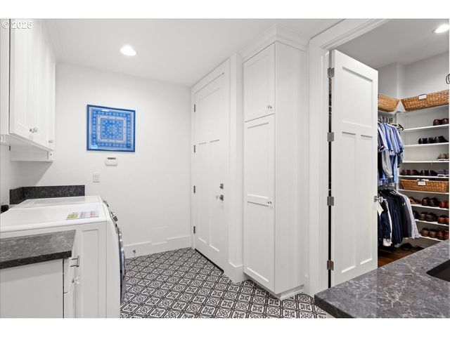 4277 UPPER Dr, Lake Oswego, OR 97035