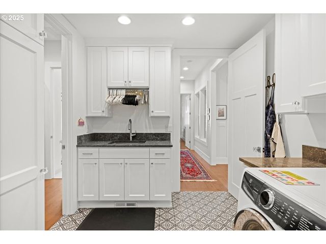 4277 UPPER Dr, Lake Oswego, OR 97035