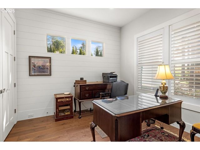 4277 UPPER Dr, Lake Oswego, OR 97035