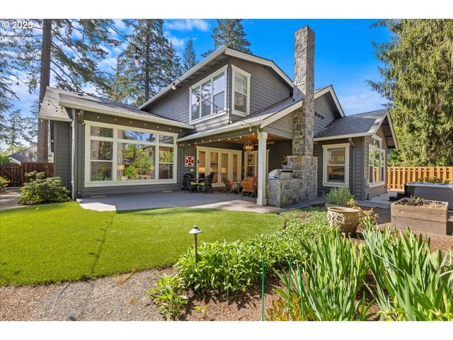 4277 UPPER Dr, Lake Oswego, OR 97035
