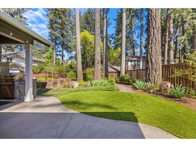 4277 UPPER Dr, Lake Oswego, OR 97035