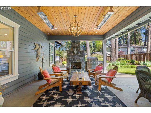 4277 UPPER Dr, Lake Oswego, OR 97035