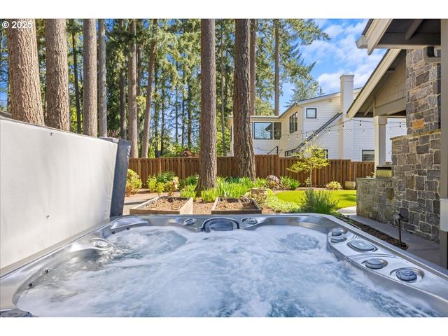 4277 UPPER Dr, Lake Oswego, OR 97035