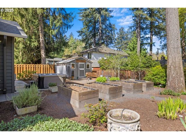 4277 UPPER Dr, Lake Oswego, OR 97035