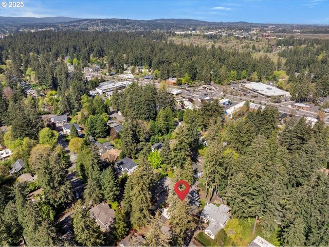 4277 UPPER Dr, Lake Oswego, OR 97035