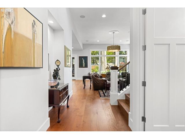 4277 UPPER Dr, Lake Oswego, OR 97035