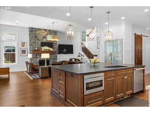 4277 UPPER Dr, Lake Oswego, OR 97035